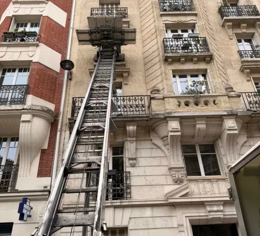 Monte-meubles Paris