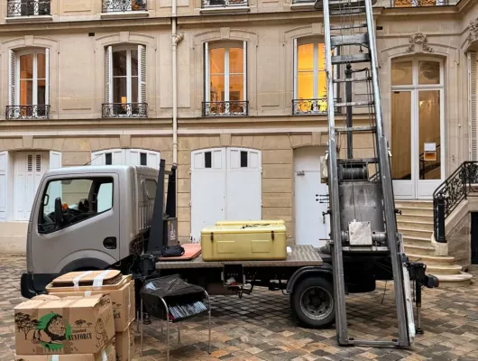 louer Monte-meubles Paris